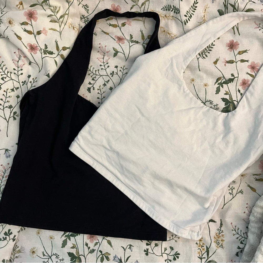 🖤🤍 Bundle of 2 Cotton On All Day V Neck Halter Tops
